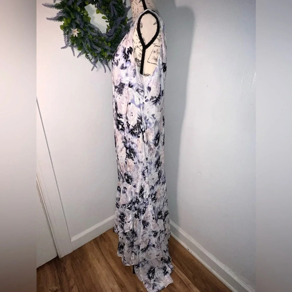 Floral, sleeveless, tiered, textured, flowing, deepV front and back,lined maxi - Picture 3 of 15